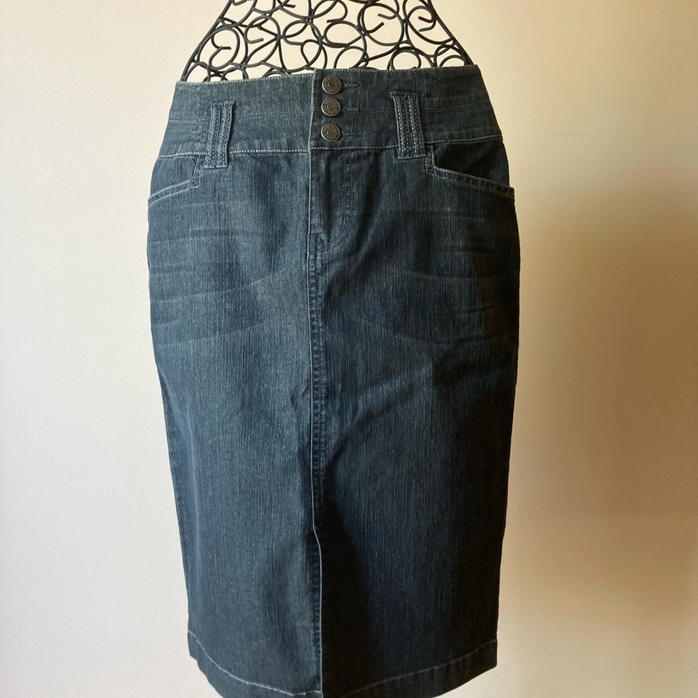 White House Black Market fitted denim pencil skirt